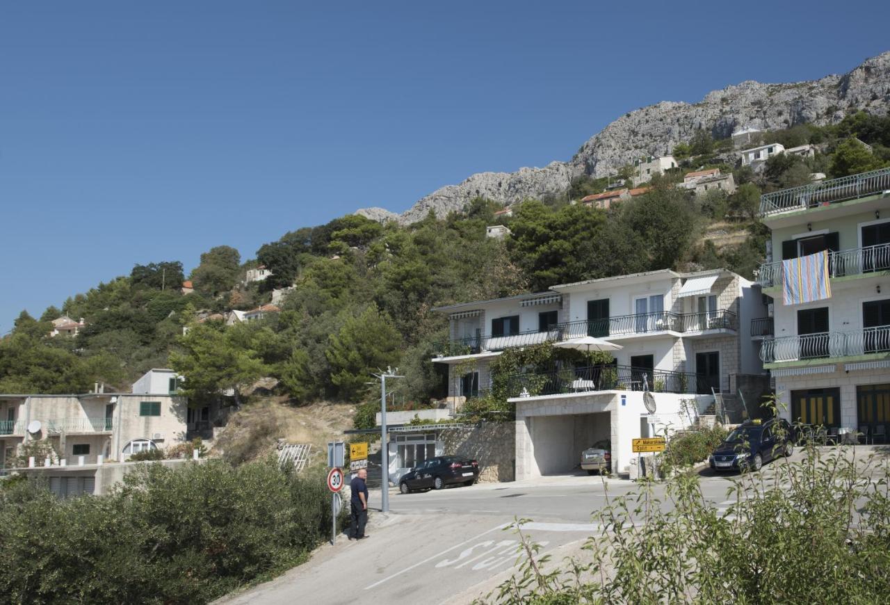 Apartments With A Parking Space Brela, Makarska - 16603 Extérieur photo