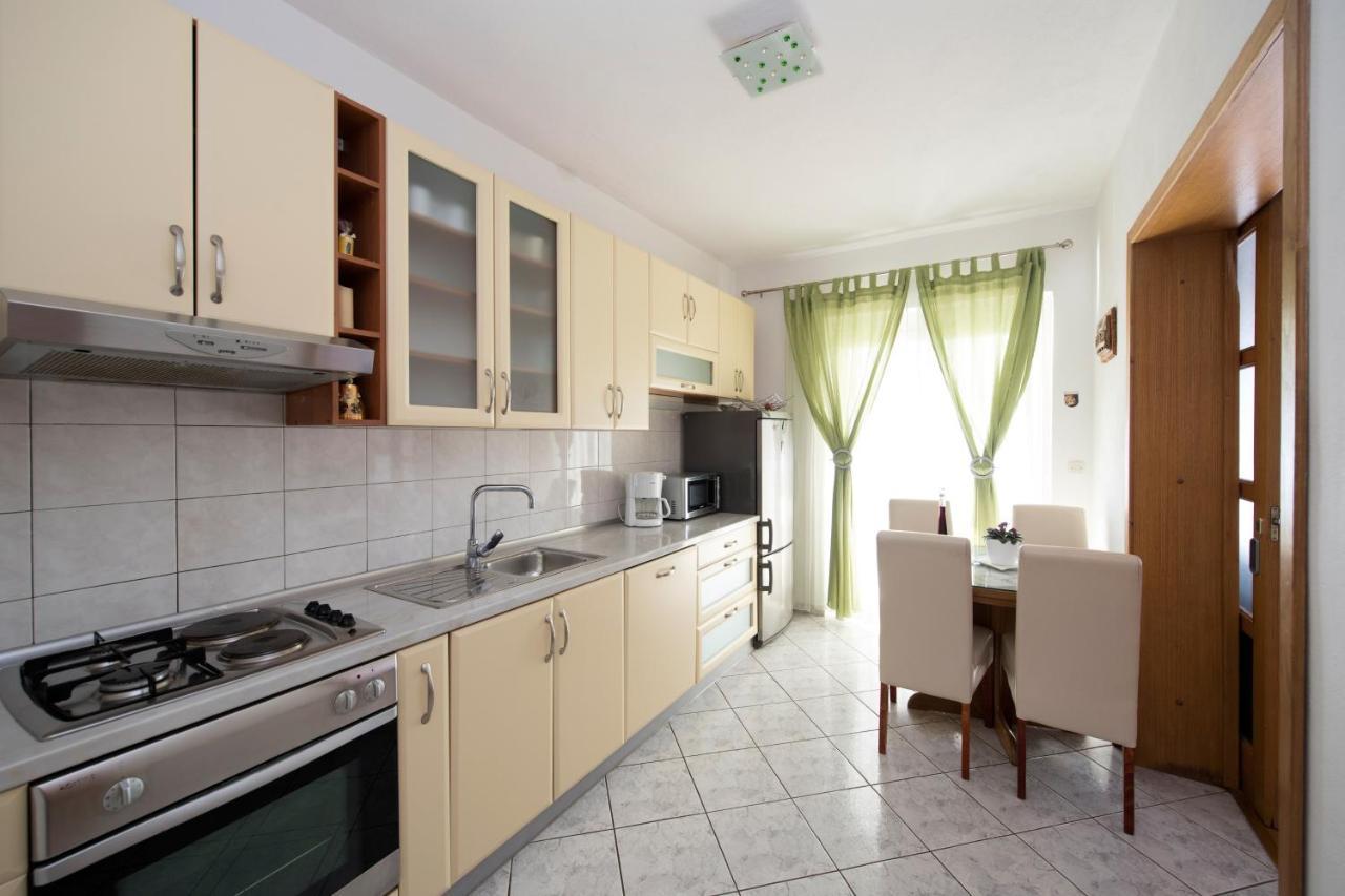 Apartments With A Parking Space Brela, Makarska - 16603 Extérieur photo